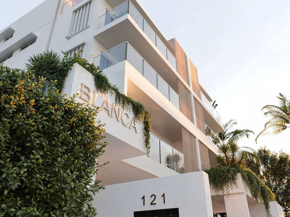 121 Shore Street North, CLEVELAND - Thumbnail 2