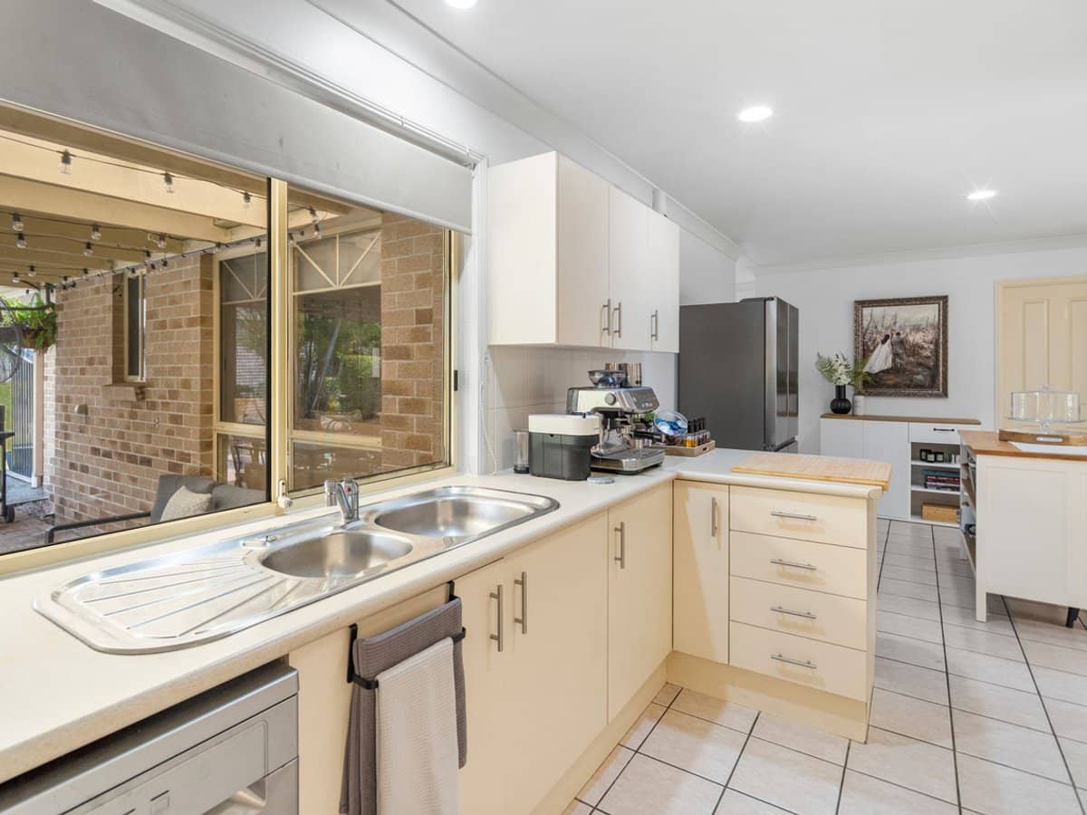 6 Shiraz Street, THORNLANDS - Thumbnail 7