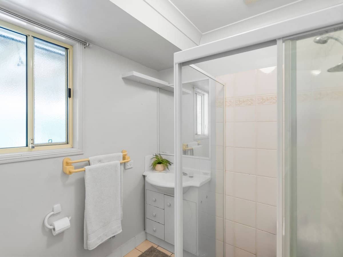 6 Shiraz Street, THORNLANDS - Thumbnail 12