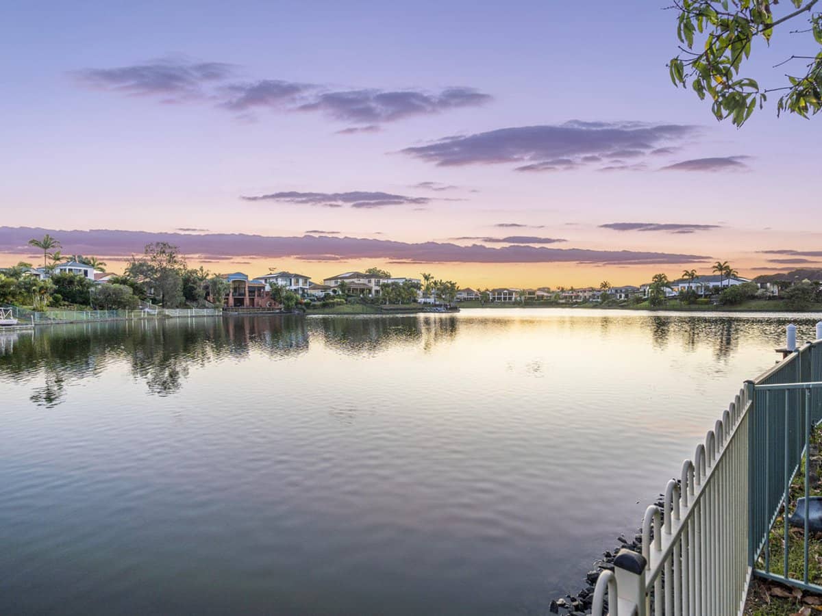 8 Seychelles Court, BURLEIGH WATERS - Thumbnail 1