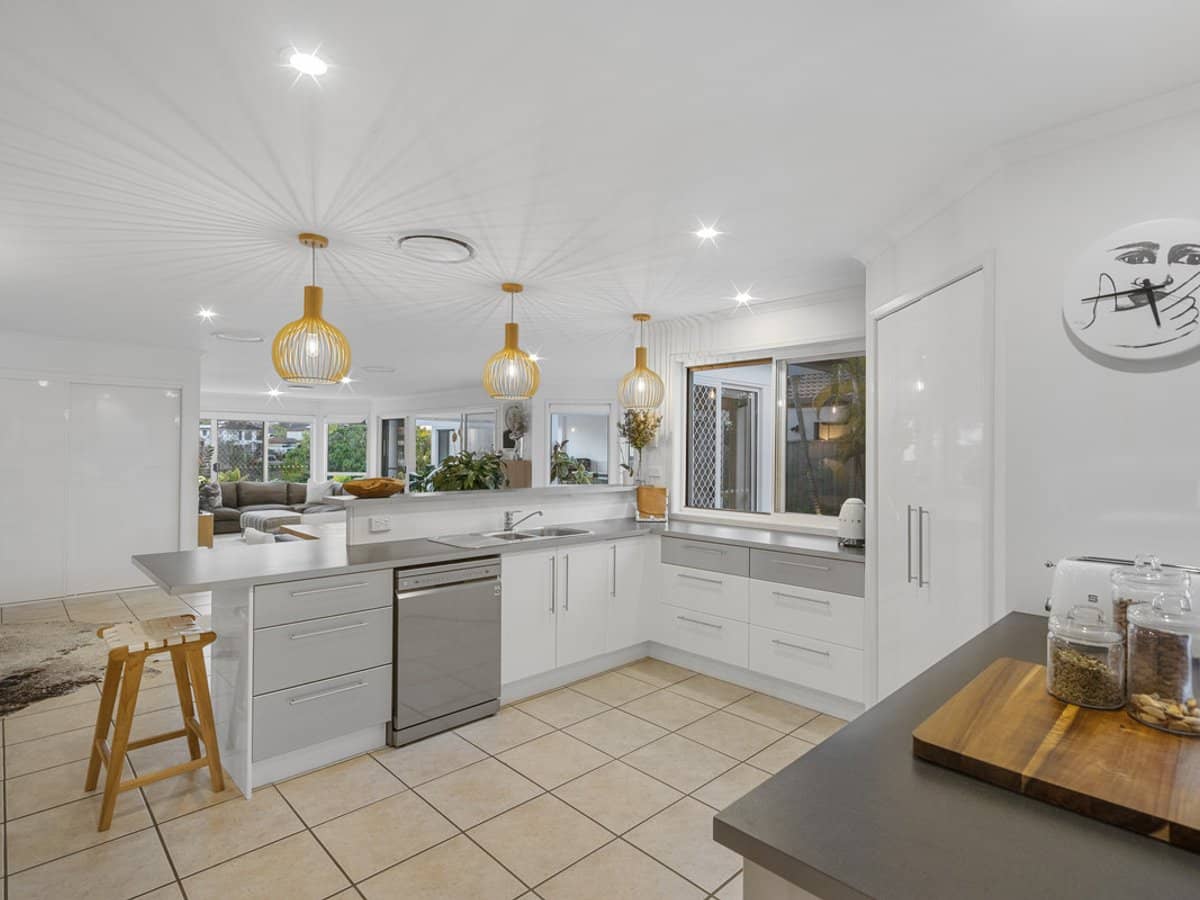 8 Seychelles Court, BURLEIGH WATERS - Thumbnail 14