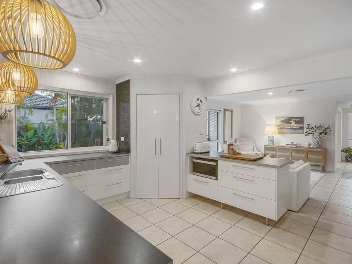 8 Seychelles Court, BURLEIGH WATERS - Thumbnail 15