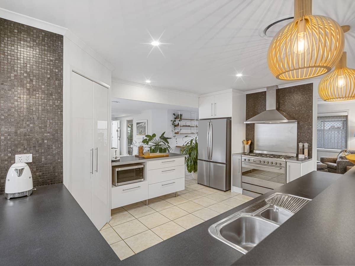 8 Seychelles Court, BURLEIGH WATERS - Thumbnail 25