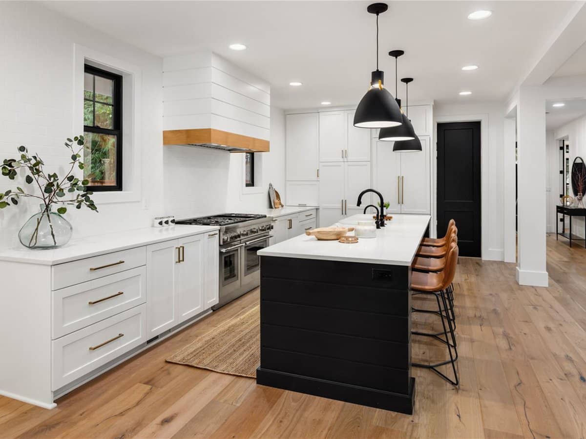 12-18 Albert Avenue, BROADBEACH - Thumbnail 2