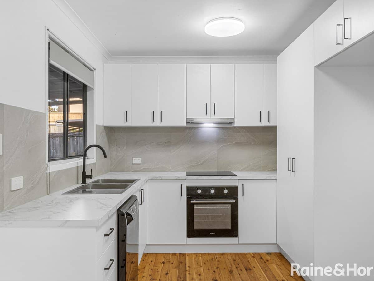 38 Walkers Road, MORAYFIELD - Thumbnail 2