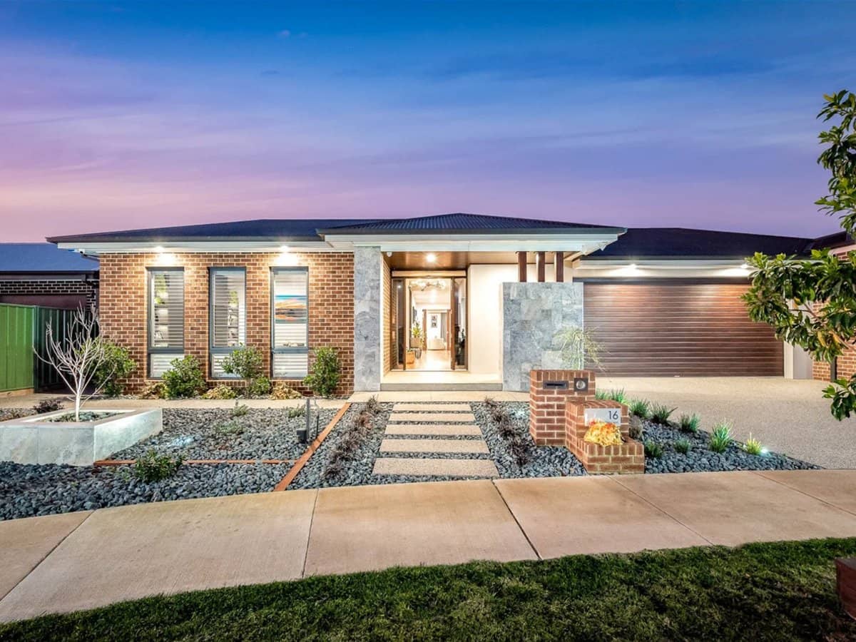 100 A Barak Parade,, DOREEN - Thumbnail 1