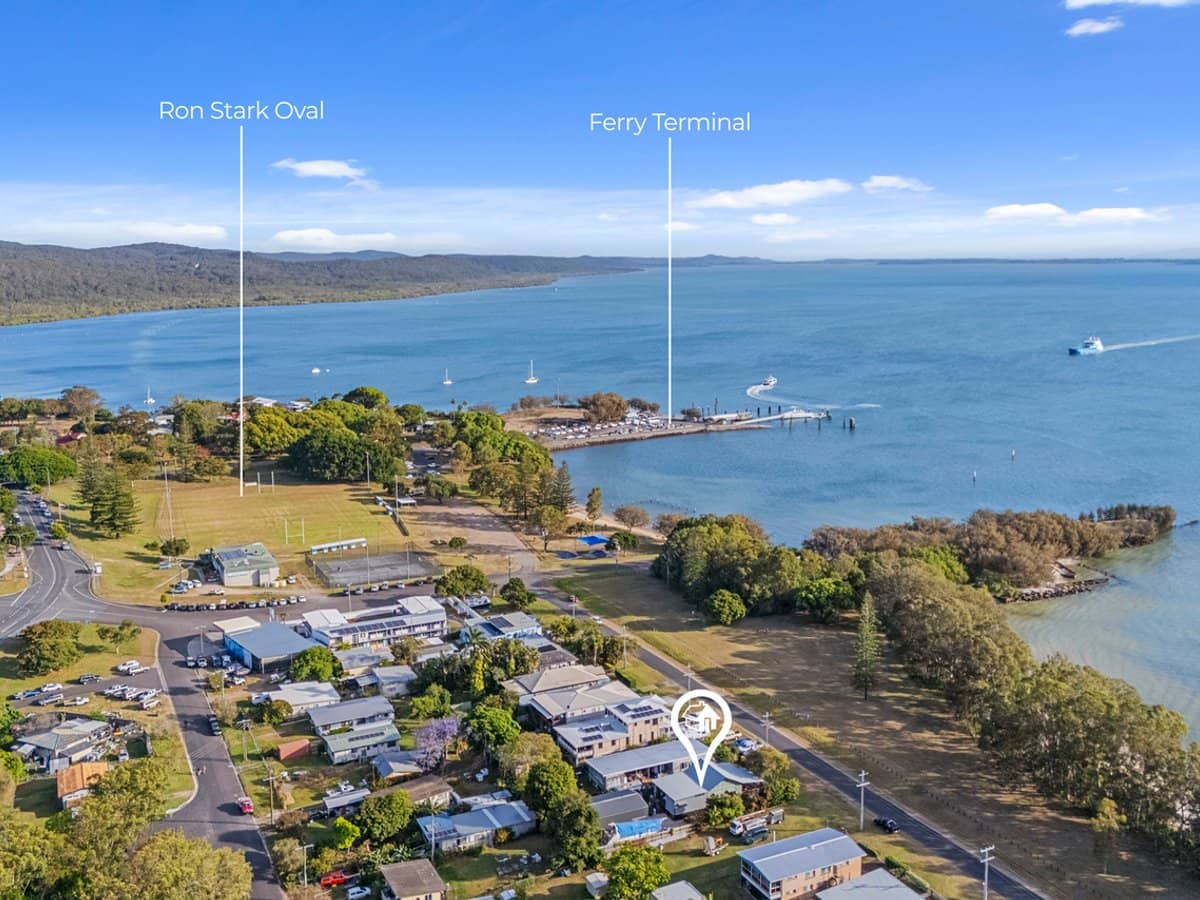 18 Oxley Parade, DUNWICH - Thumbnail 2