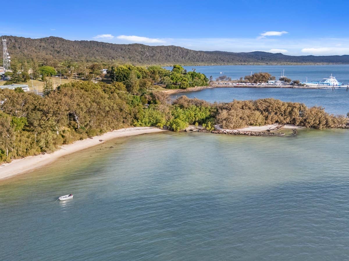 18 Oxley Parade, DUNWICH - Thumbnail 13