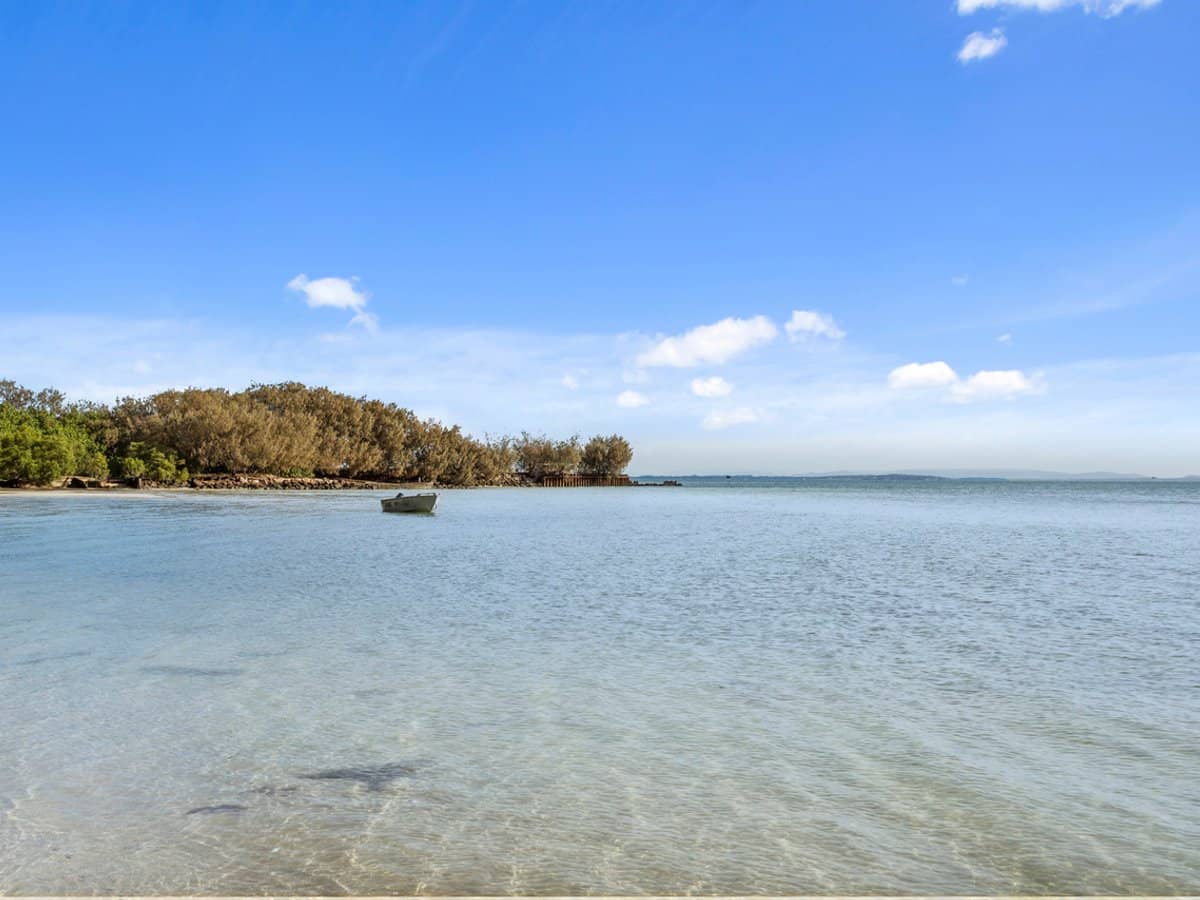 18 Oxley Parade, DUNWICH - Thumbnail 15