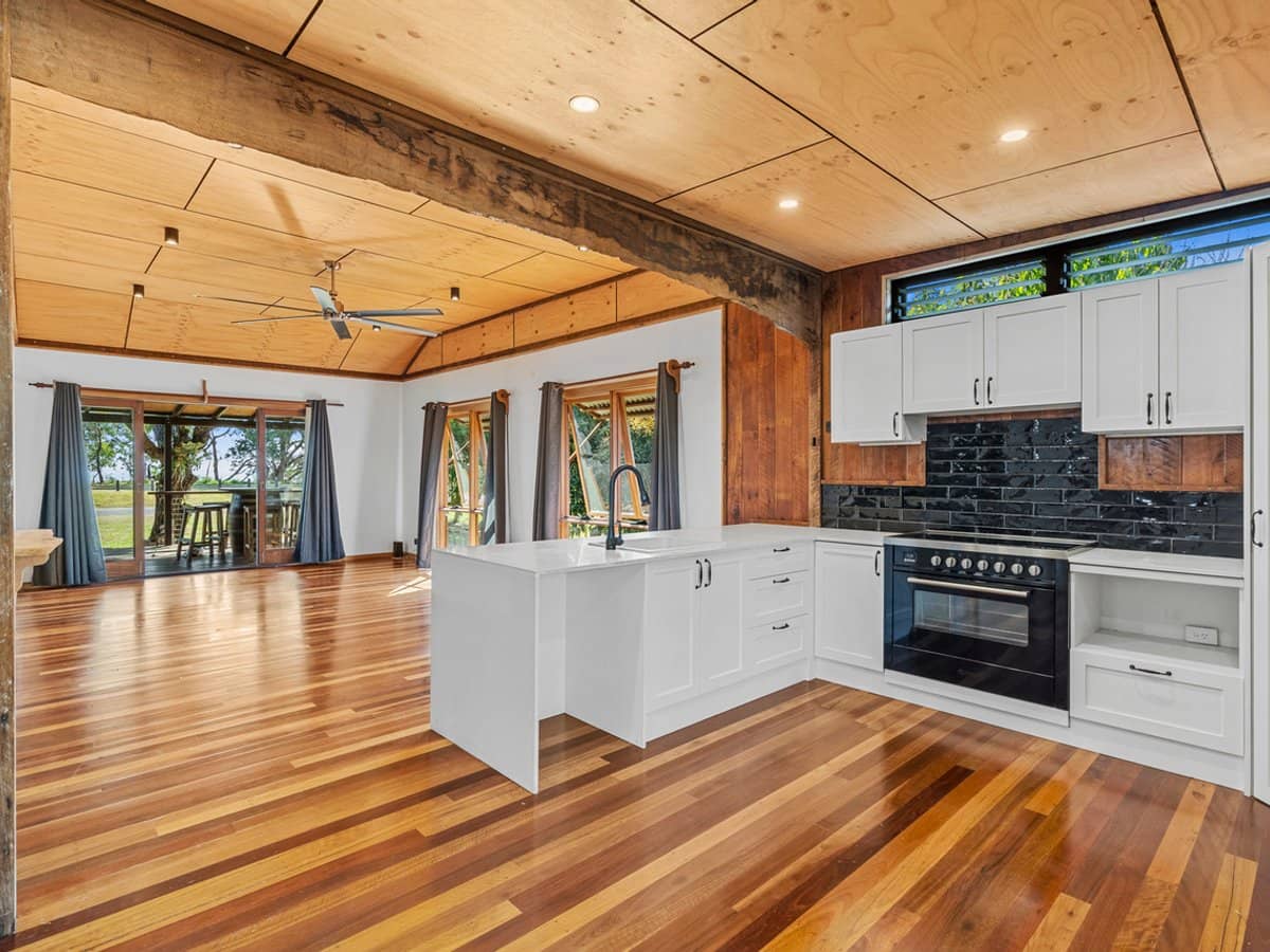 18 Oxley Parade, DUNWICH - Thumbnail 30