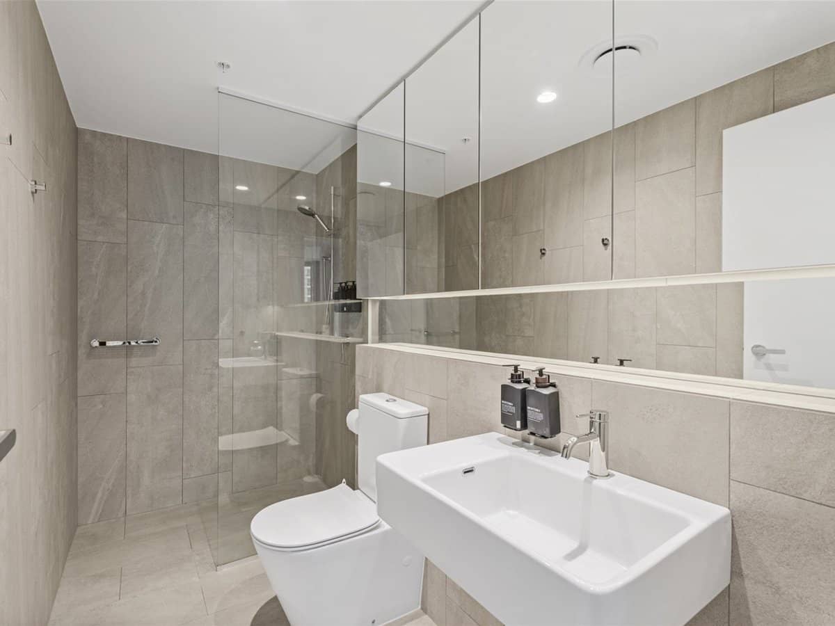 10-12 First Avenue, BROADBEACH - Thumbnail 11