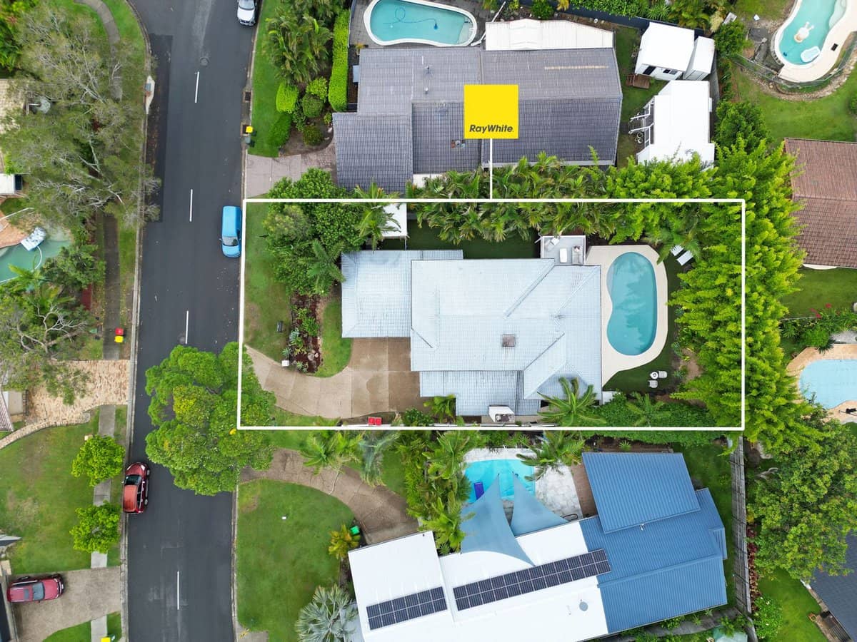 31 Huntingdale Crescent, ROBINA - Thumbnail 1
