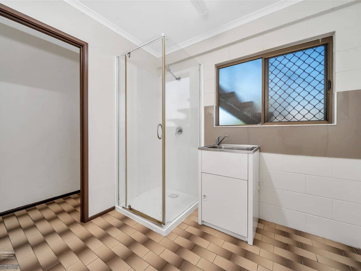 10 Seymour Street, INNISFAIL ESTATE - Thumbnail 11