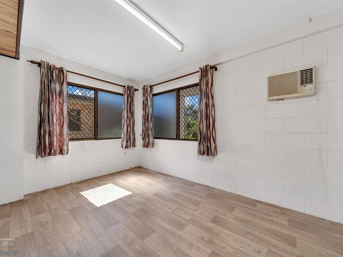 10 Seymour Street, INNISFAIL ESTATE - Thumbnail 12