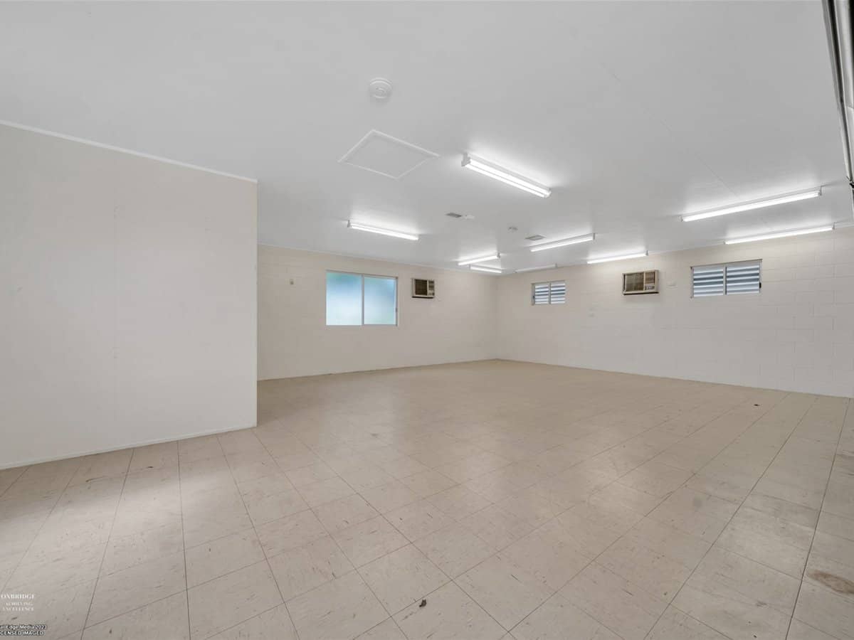 10 Seymour Street, INNISFAIL ESTATE - Thumbnail 24