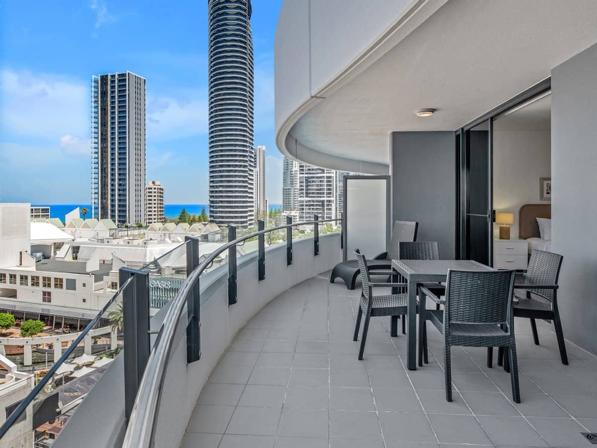 89 Surf Parade, BROADBEACH - Thumbnail 6