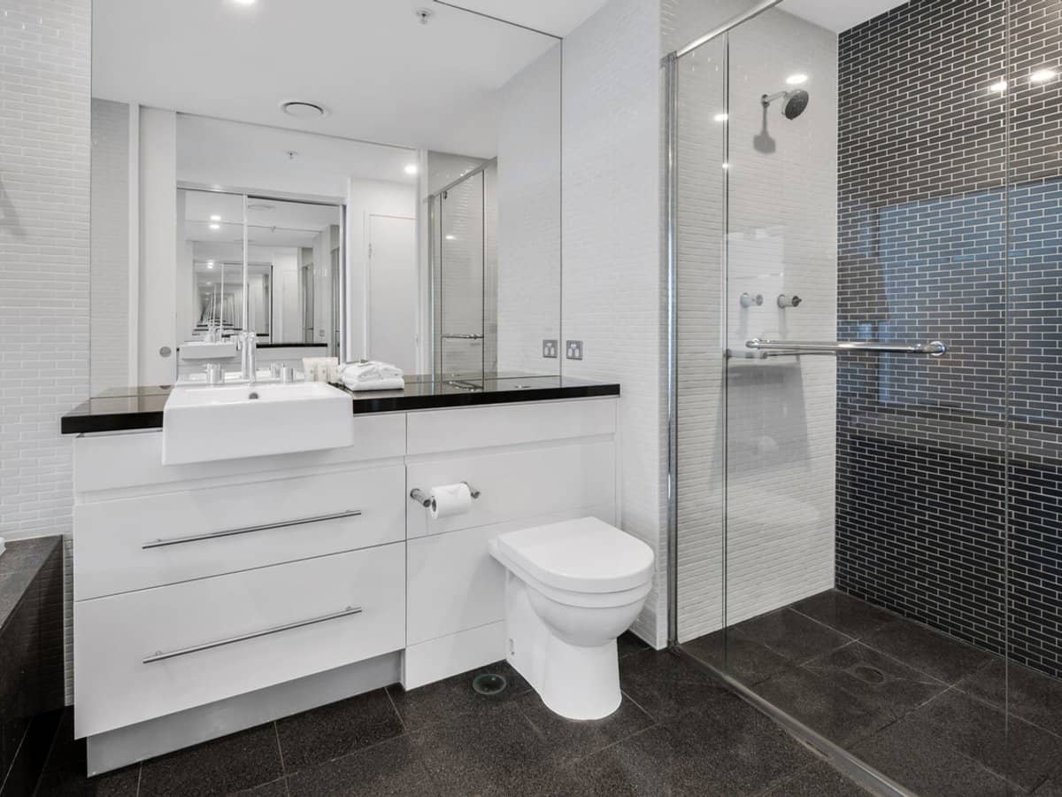 89 Surf Parade, BROADBEACH - Thumbnail 9