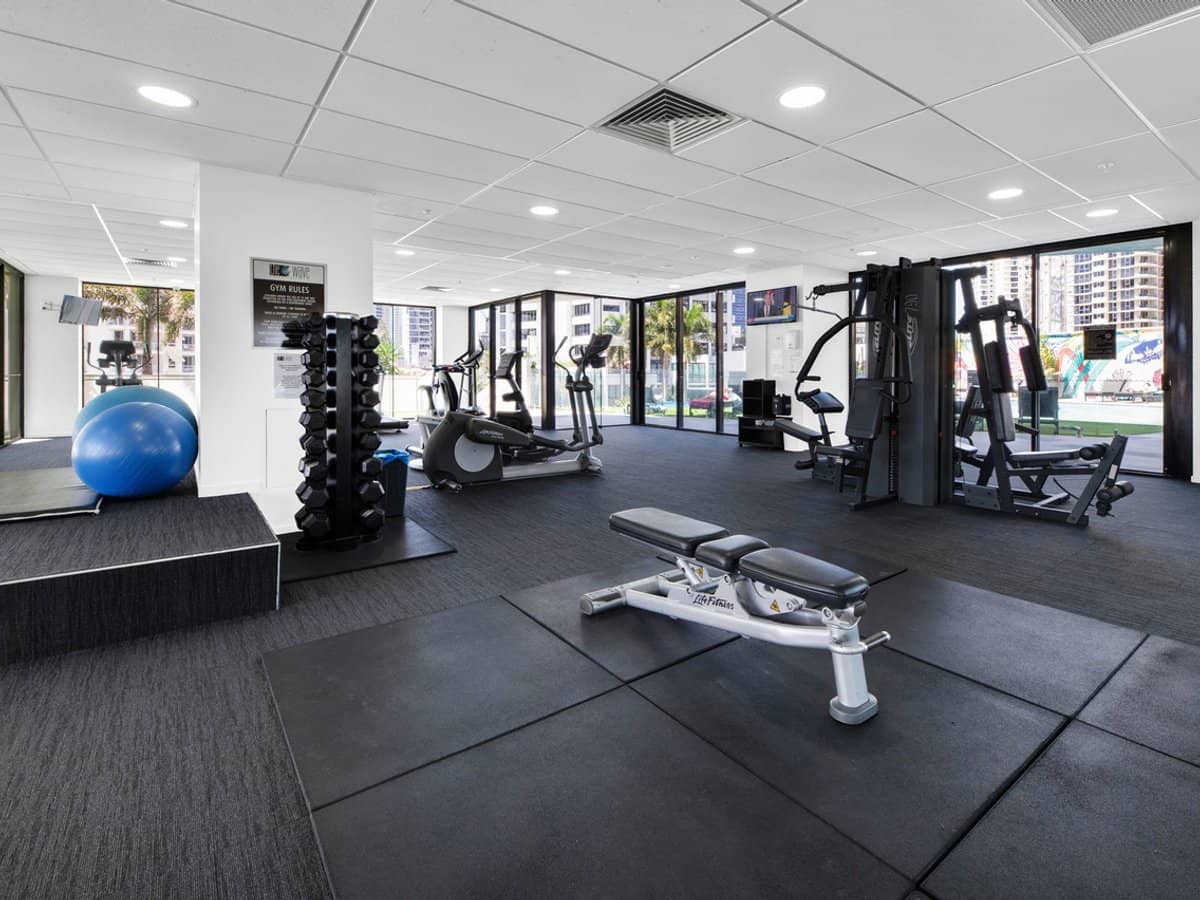 89 Surf Parade, BROADBEACH - Thumbnail 19