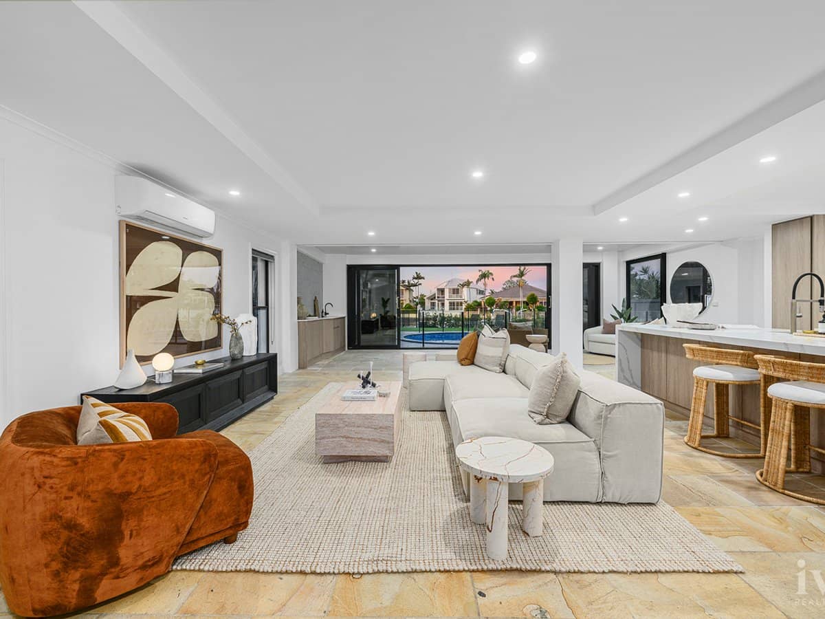 7 Kavieng Crescent, Runaway Bay - Thumbnail 4