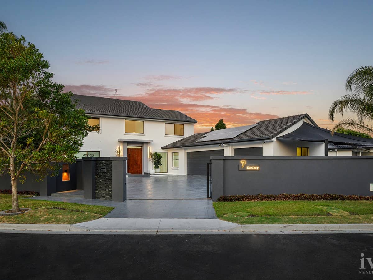 7 Kavieng Crescent, Runaway Bay - Thumbnail 1