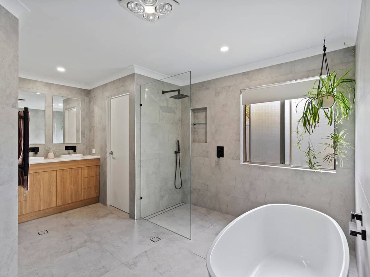 27 Protea Court, ROBINA - Thumbnail 12