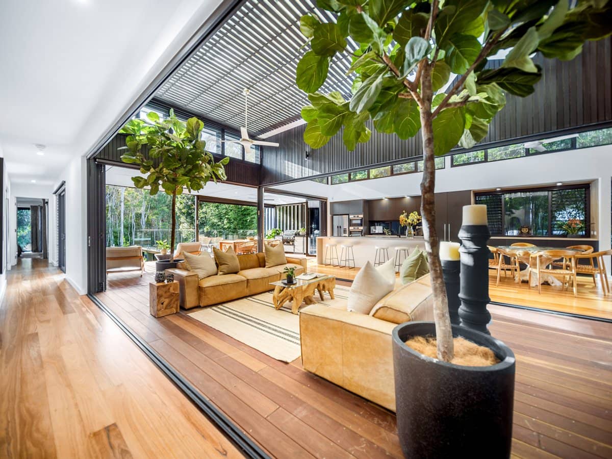 97 Lake Weyba Drive, NOOSAVILLE - Thumbnail 1