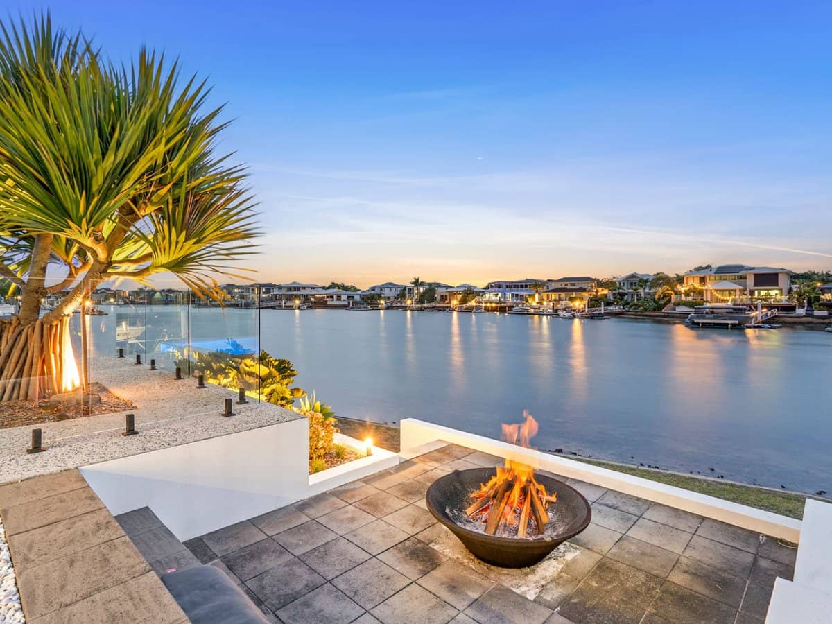 23 Sea Glint Place, PELICAN WATERS - Thumbnail 2