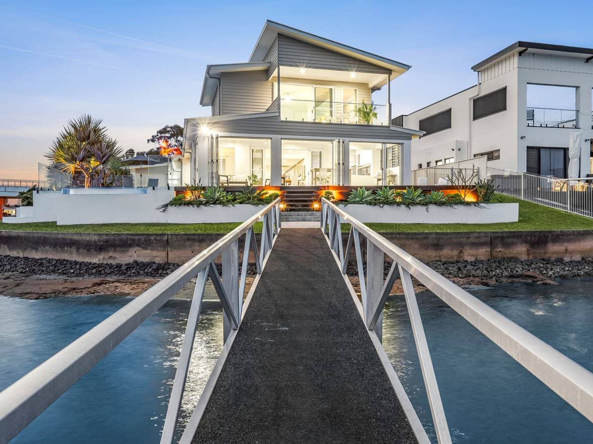 23 Sea Glint Place, PELICAN WATERS - Thumbnail 5