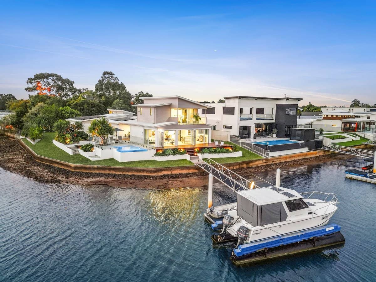 23 Sea Glint Place, PELICAN WATERS - Thumbnail 7