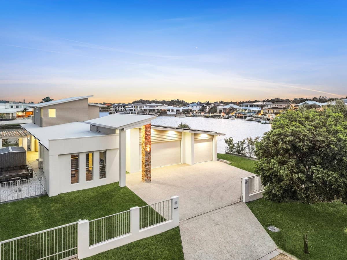 23 Sea Glint Place, PELICAN WATERS - Thumbnail 9