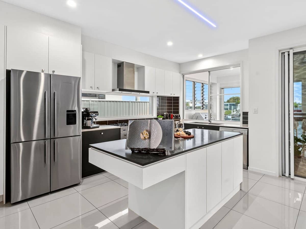 23 Sea Glint Place, PELICAN WATERS - Thumbnail 14