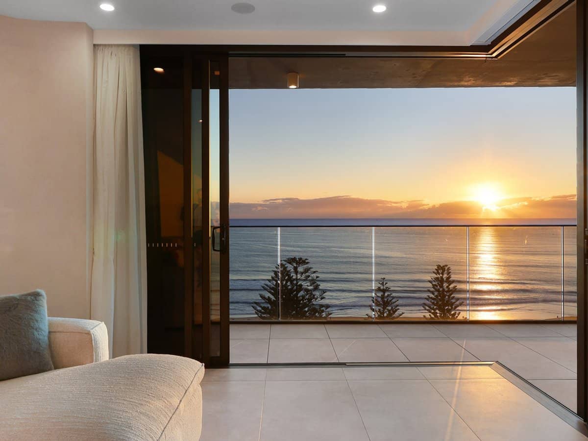 58 THE Esplanade, Burleigh Heads - Thumbnail 2