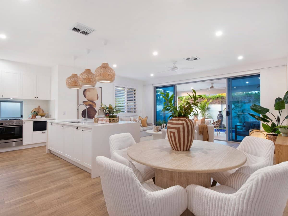 7 Esther Place, SURFERS PARADISE - Thumbnail 2