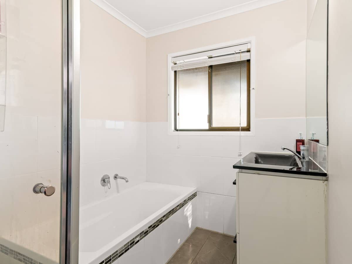 20 McGrath Street, WATERFORD WEST - Thumbnail 9