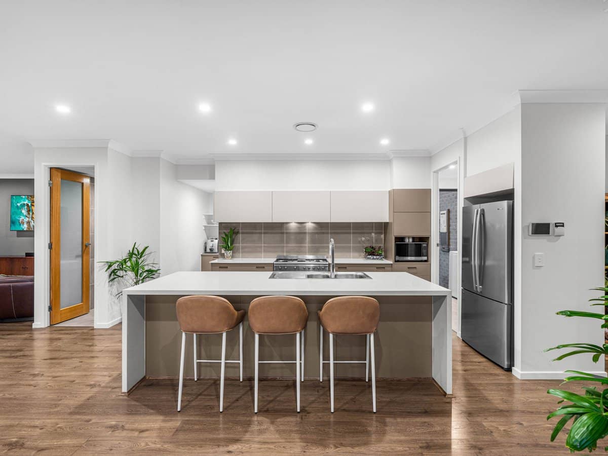 24 Alkoomie Street, WYNNUM - Thumbnail 3