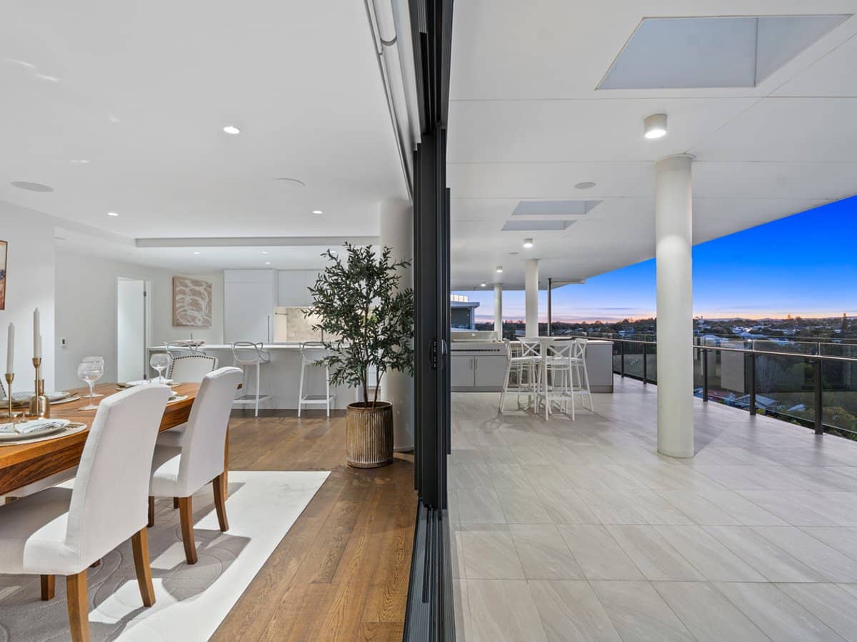 90 Berrima Street, WYNNUM - Thumbnail 1