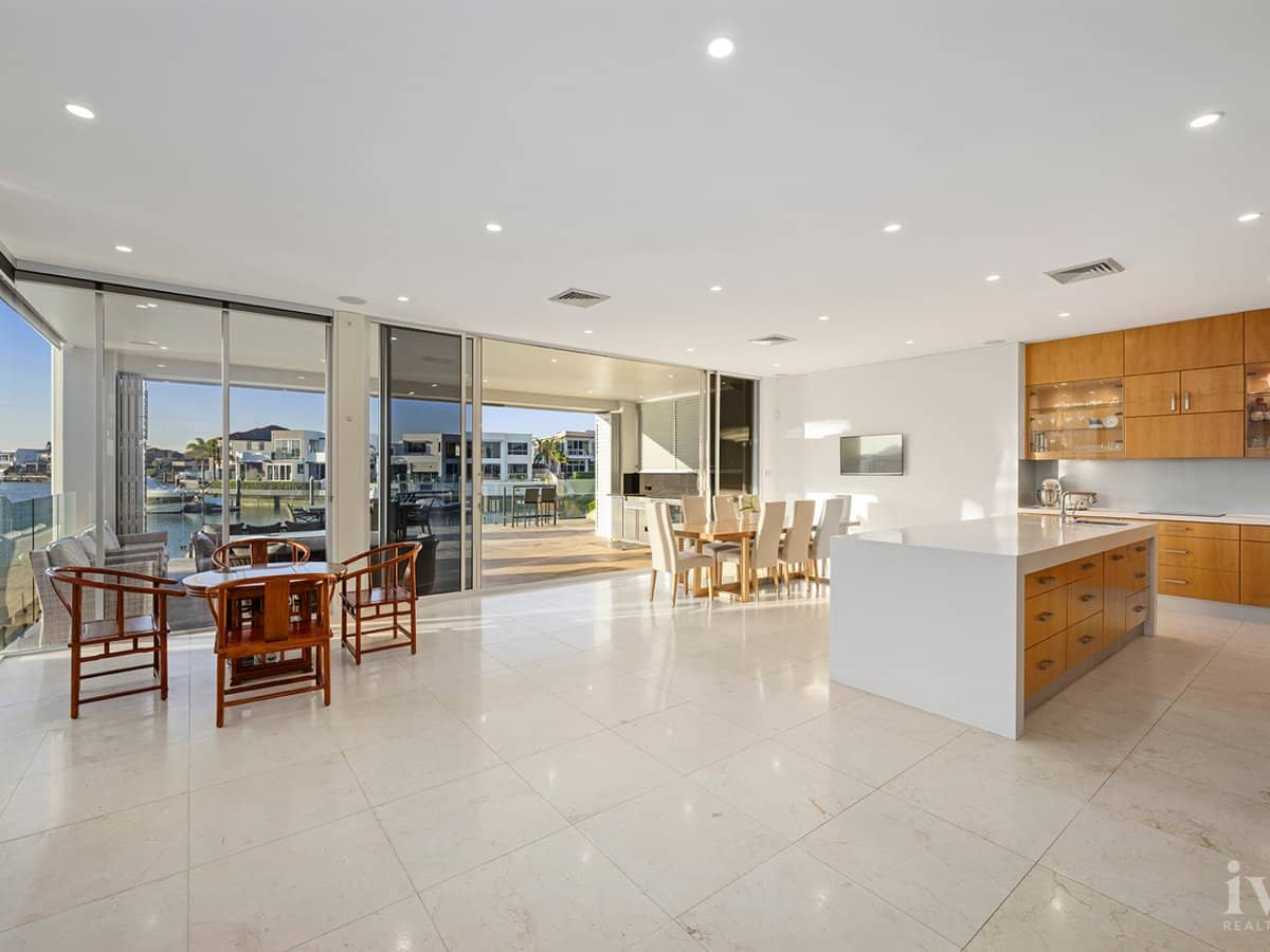 8 King Charles Drive, Sovereign Islands - Thumbnail 6