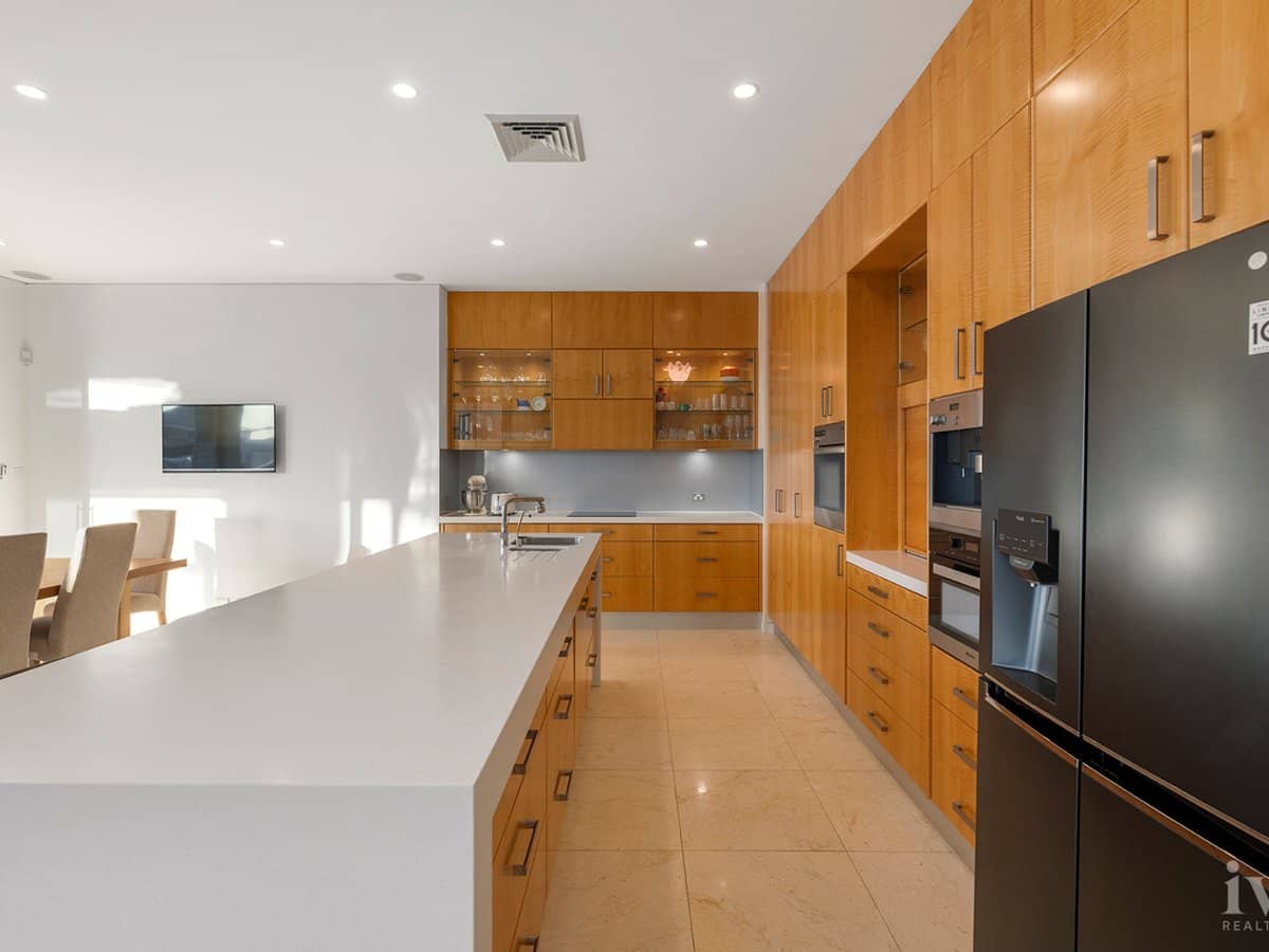 8 King Charles Drive, Sovereign Islands - Thumbnail 7