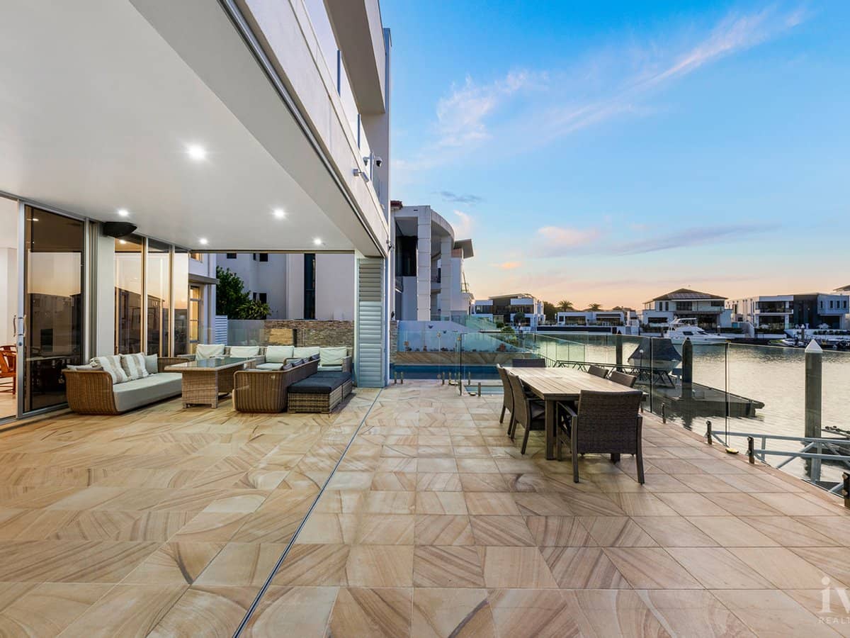 8 King Charles Drive, Sovereign Islands - Thumbnail 10