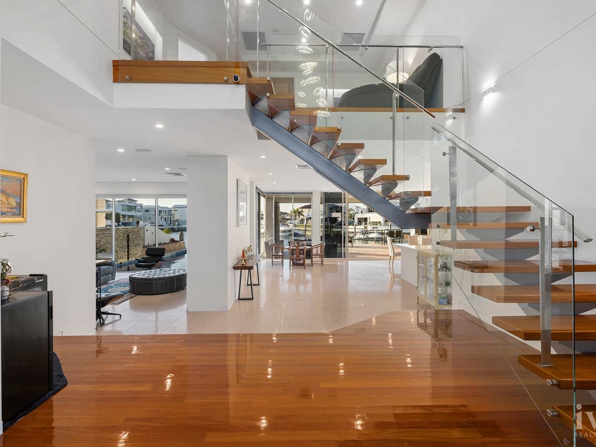 8 King Charles Drive, Sovereign Islands - Thumbnail 12