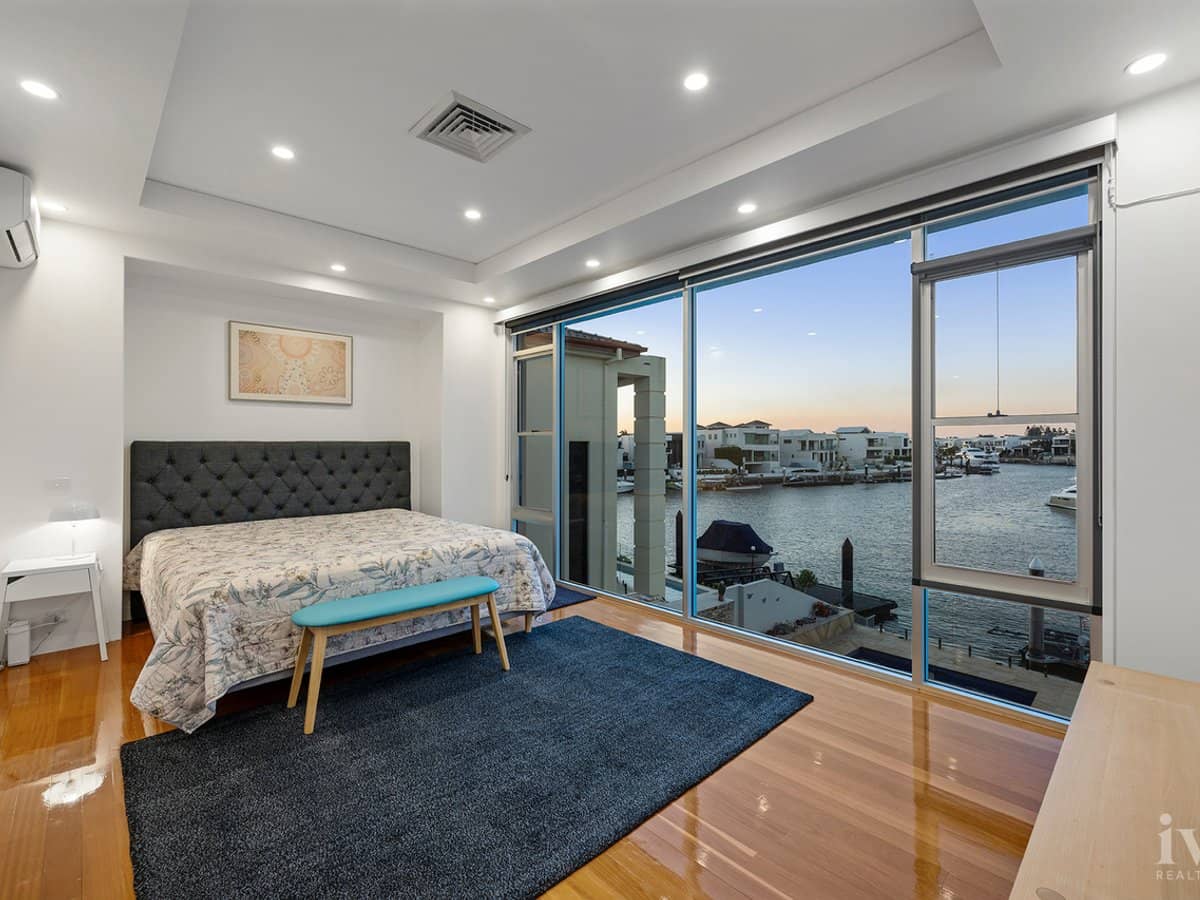 8 King Charles Drive, Sovereign Islands - Thumbnail 14