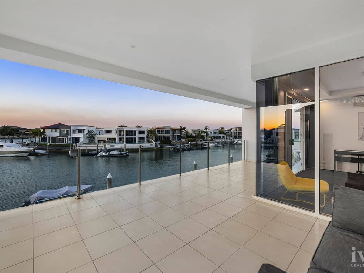 8 King Charles Drive, Sovereign Islands - Thumbnail 17