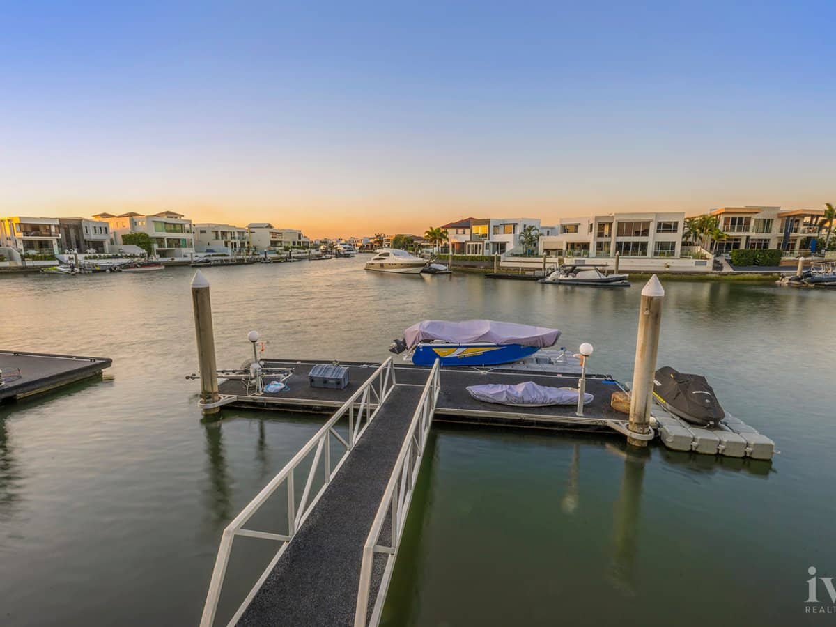 8 King Charles Drive, Sovereign Islands - Thumbnail 21