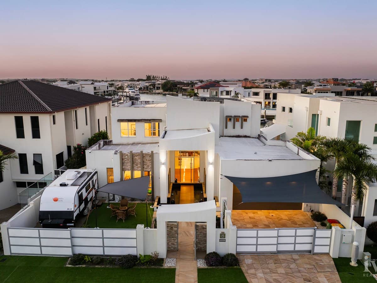 8 King Charles Drive, Sovereign Islands - Thumbnail 23