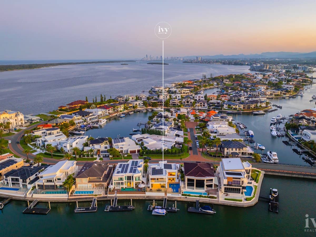 8 King Charles Drive, Sovereign Islands - Thumbnail 24