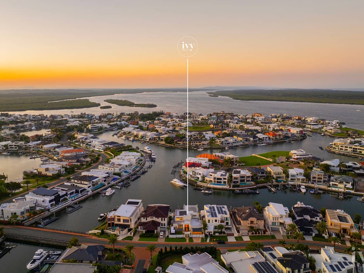 8 King Charles Drive, Sovereign Islands - Thumbnail 25