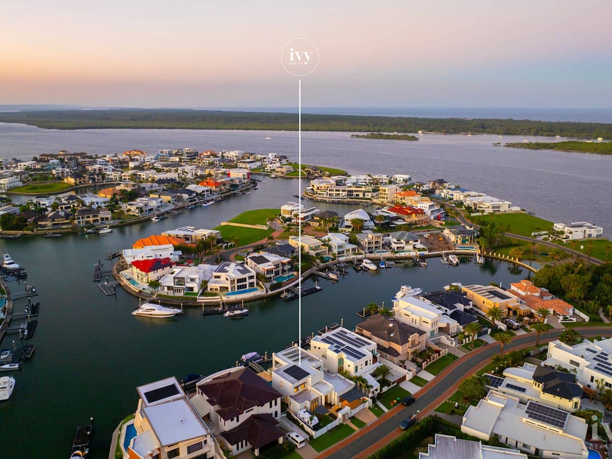 8 King Charles Drive, Sovereign Islands - Thumbnail 26