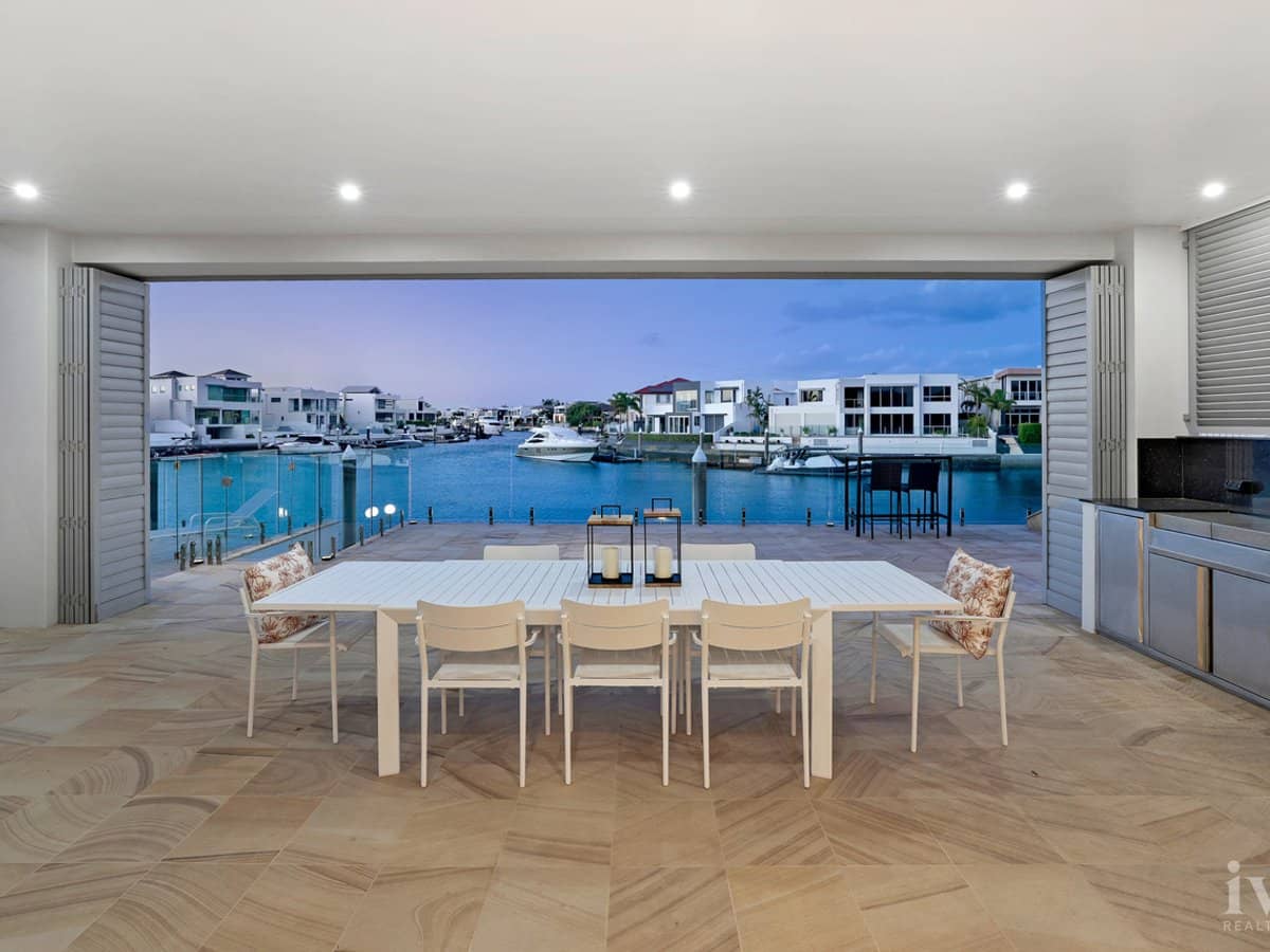 8 King Charles Drive, Sovereign Islands - Thumbnail 8