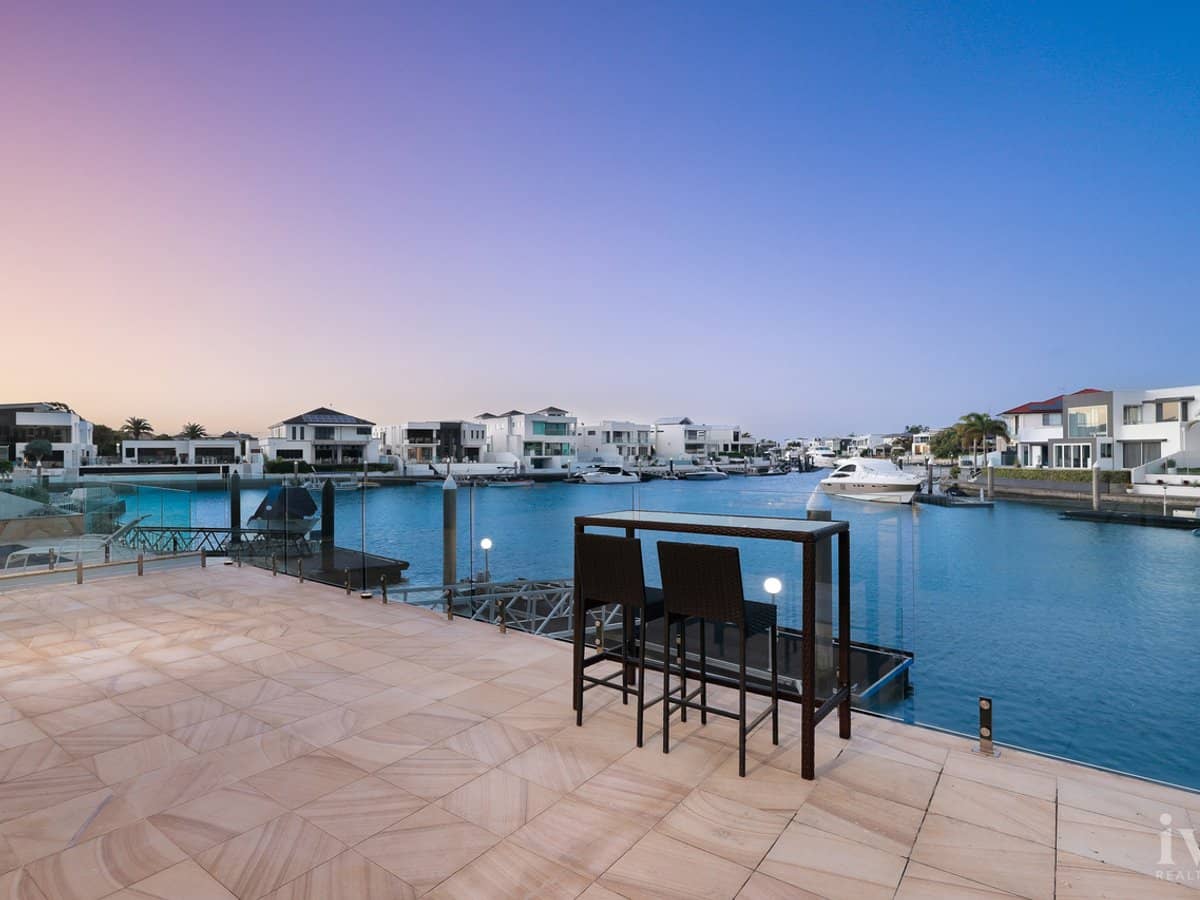 8 King Charles Drive, Sovereign Islands - Thumbnail 9