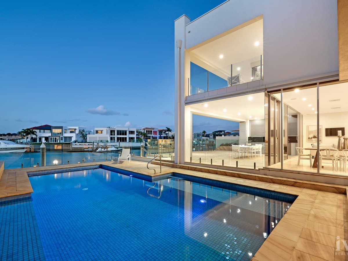 8 King Charles Drive, Sovereign Islands - Thumbnail 10